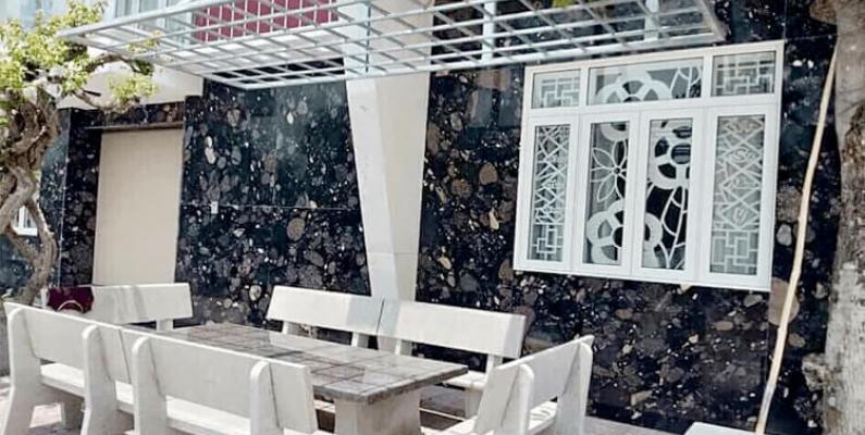 Pebble Black Granite Suitable For Modern Architecture